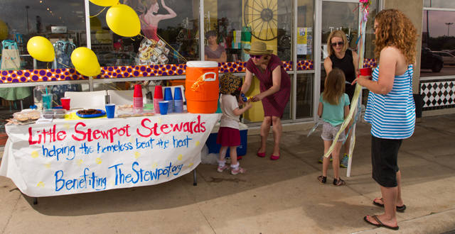 Little Stewpot Stewards Elle Madres and Alexis McNamera set up a benefit for Dallas’ homeless outside T. Hee Greetings & Gifts: Photo by James Coreas