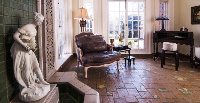 The downstairs sunrooms have been kept largely the same over the years, with the original Rookwood tile and fountains. Here, sunroom in 5450 Gaston Photo by Can Türkyilmaz