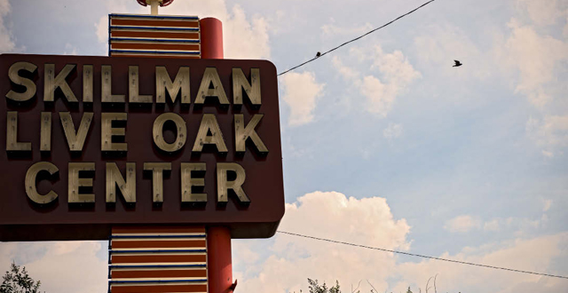 Skillman Live Oak Center neon sign. Photo by Danny Fulgencio