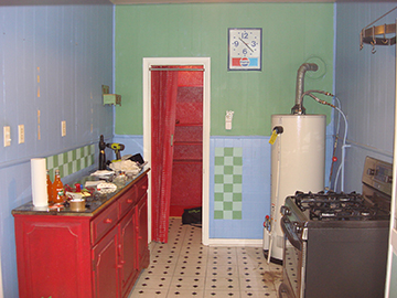 The Rieveses’ kitchen before the remodel