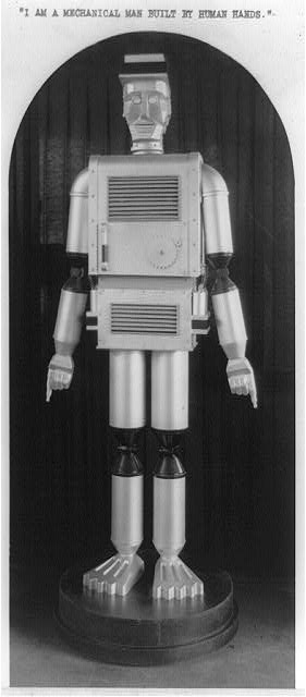 "I am a mechanical man built by human hands" says the robot at the Texas Centennial Exposition. (Library of Congress)
