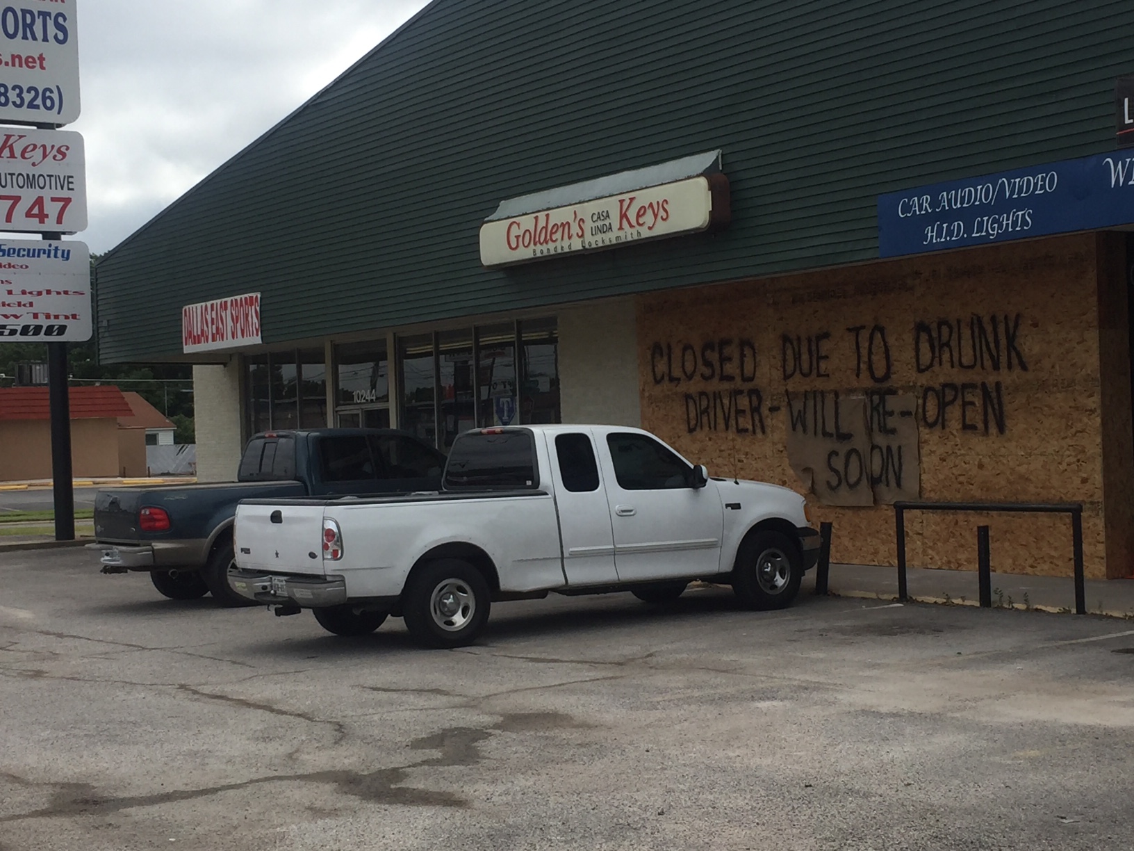 A drunk driver caused structural damage by running into Golden's Keys on Oct. 1. (Photo by Emily Williams)