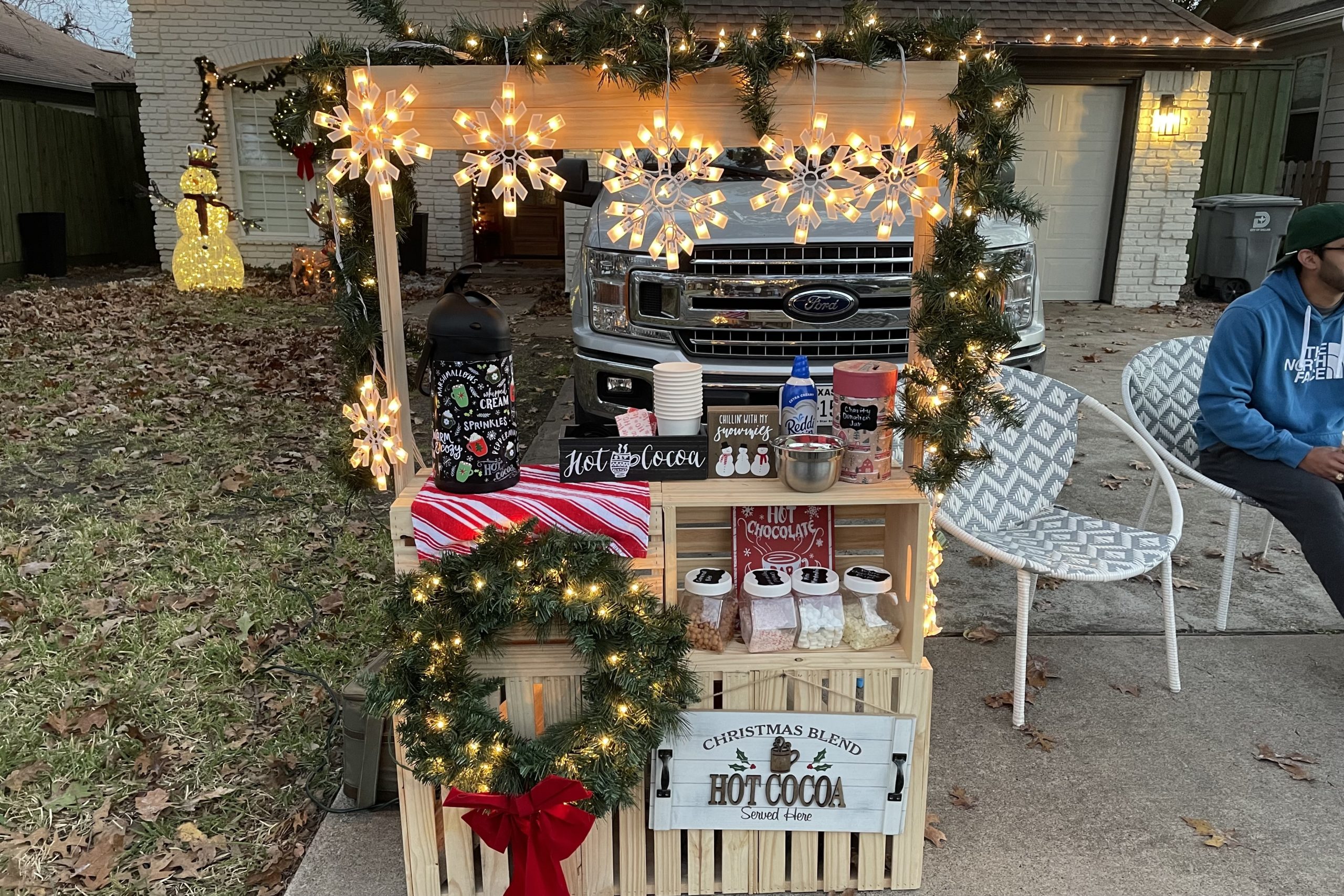 Prospect Avenue residents spread warmth with hot cocoa stand -  Lakewood/East Dallas