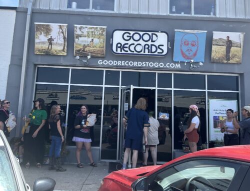 The All-American Rejects signed records in our neighborhood & Dallas-area fans showed up in full force