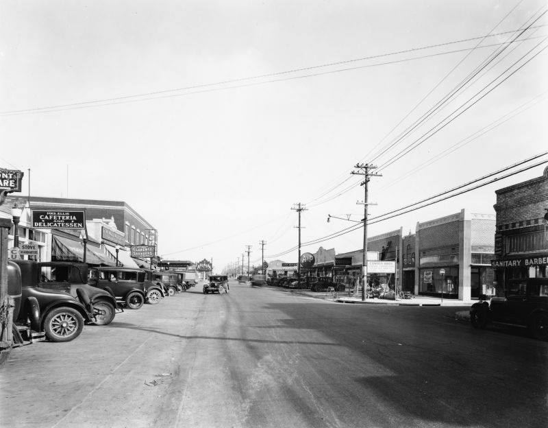 lower greenville avenue 1930, photo courtesy Texas/Dallas History and Archives Division, Dallas Public Library.